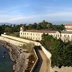 America Hotel 4*